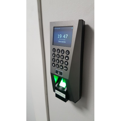 Terminal de control de Presencia y Accesos modelo FP18 ID 2